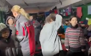 (影)亞速營士兵公佈影片 數十名兒童躲在亞速鋼鐵廠掩體中