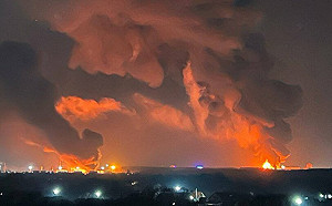 (影)俄烏邊境100公里油庫爆炸起火 傳附近有軍隊駐紮集結