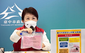 台中本土確診破200 居家安心照護關懷包配置血氧機