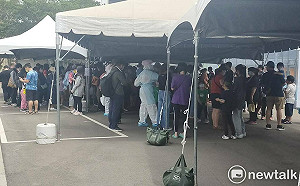 桃市單日逾萬人採檢 鄭文燦：企業勿包車載員工來採檢