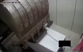 整碗捧去! 印度奇葩竊賊用挖土機 將ATM提款機整台盜走