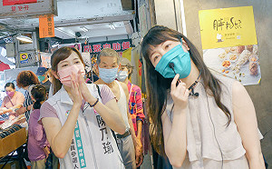 高嘉瑜唱響新北新店 獻聲力挺陳乃瑜