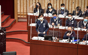 總質詢半途喊卡 陳其邁告假回市府與中央開視訊會議