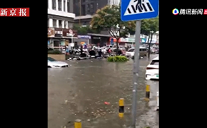 強烈暴雨襲擊福州！紅色警戒發布 停車場變游泳池 學校停課