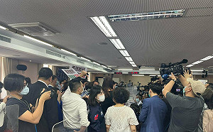 NCC主委陳耀祥赴立院備詢   遭藍委包圍阻攔怒嗆下台