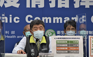 柯文哲建議「快篩陽性就算確診」？陳時中：國外是在疫情下坡段開始做