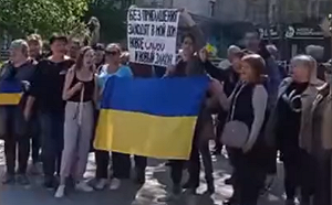 關在「酷刑室」當人質！ 烏克蘭官員稱 : 俄軍佔領赫爾松 近百人被扣押