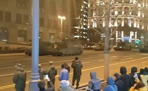 俄國閱兵彩排 導彈、坦克、戰鬥機器人等新型武器曝光