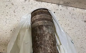 他問 : 我可以帶這個上機嗎？整個機場嚇壞 旅客四處竄逃