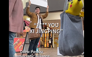 (影)澳洲學生舉｢習近平x你媽｣為人權和平抗議 中國人氣噗噗包圍動粗