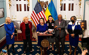 裴洛西促烏克蘭勿向惡霸屈服 矢言援助至勝利來臨