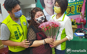 (影)蔡美華媽媽「米粉姐」秀手藝  親煮米粉湯慰問幹部