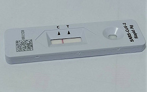政府採購快篩試劑較昂貴？國民黨質疑｢發國難財｣ 指揮中心列表反擊