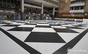 助承租業者度過疫情難關 台鐵：可申請緩繳6至8月租金、定額權利金