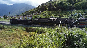 自強號花蓮出軌影片曝光 車廂翻覆2人傷