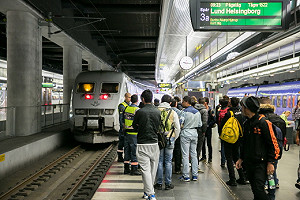 240:45  瑞典通過限縮難民短期居留依親新法