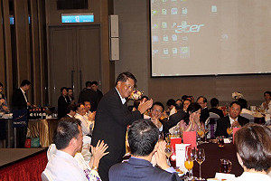 段宜康臉書PO歡送趴照片 批華航說謊