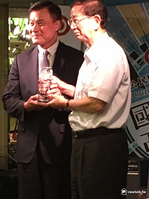 公督盟募款餐會  頒蘇嘉全透明國會貢獻獎