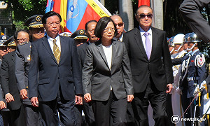 蔡英文主持軍校聯合畢典  馮世寬沉重相陪