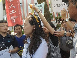 學生蛋砸官員 教育部：不該針對接受陳情者