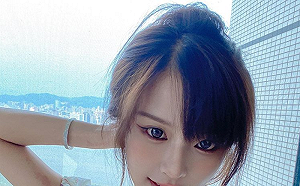 曬美腿遭歪樓！實況主小雲寶寶被玩梗「那是禁煙區」