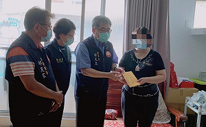 移民署攜手嘉邑行善團送暖 助重病新住民度難關