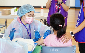 學童疫苗開打首日 柯文哲：莫德納、兒童BNT不會差太多 有就先打