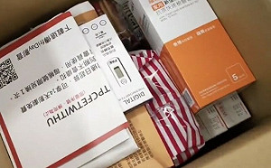 民眾開箱新北居家照護關懷箱 新北貼心相伴渡疫情