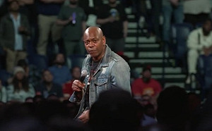 傷口撒鹽! 美國又有人打喜劇演員 克里斯洛克：是威爾史密斯嗎？