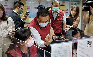 侯友宜五股行動治理  視察關懷中心作業情形