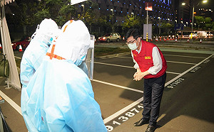 高市小兒快篩陽門診啟動 陳其邁:「車來速」一次完成