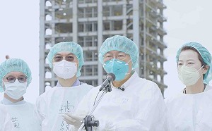 北高市長「視察車來速」 陳其邁戴口罩上陣、柯文哲團隊穿戴防護衣