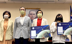 挖角搶贏柯文哲 國民黨喜迎妙天弟子徐欣瑩回黨