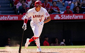 (影)與神鱒背靠背！大谷翔平又開轟了