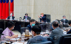 快篩缺貨 蘇貞昌下令向國外增購、縮短到貨時間