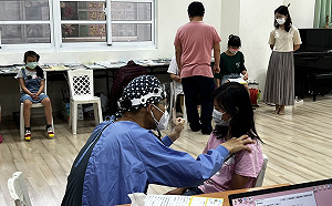 中市國小生疫苗開打 家長不能陪、老師志工全力安撫