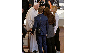 (影)｢別讓他們喪命｣2烏克蘭士兵妻救夫 請求教宗介入亞速鋼鐵廠慘況