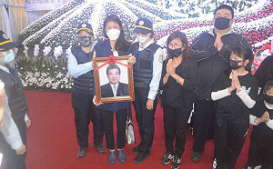 戴寧涉詐領助理費案 起訴求刑24年續押