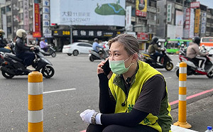 「麥擱卡啦！」賴佳微喊出「選我、大選前不會天天接電話」