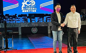 遇到偶像鋼琴王子 嘉工校友慈善音樂會讓視障鍵盤手圓夢