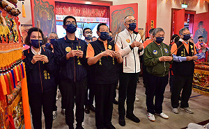 全台唯一潮退祭典 新北金山慈護宮二媽回娘家為台灣祈福