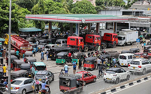 汽、柴油已經全部用完了！斯里蘭卡深陷癱瘓危機 派員赴俄羅斯、卡達找油