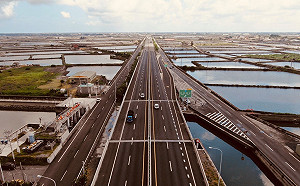 12/1快速公路開收「散落物處理費」！公路總局：每車道每30分鐘3000元