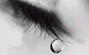 好貴的一滴淚! 美女子看病時掉眼淚 被醫院強收40美元