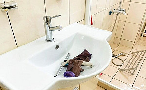 居隔閒到慌？他狂刷馬桶亮到反光