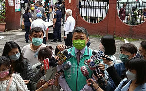 民進黨新北主委何博文1萬0310票連任   余天退選仍獲7744票