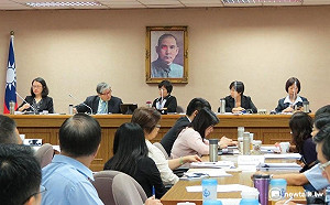 外交委員會通過  要求國防部研議駐軍太平島