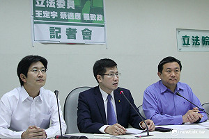 登島名單惹議 綠委：陳亭妃退位讓藍助理登機？