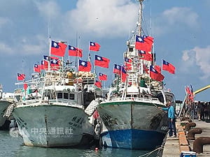 屏東漁民護主權 啟航赴太平島捕魚取水