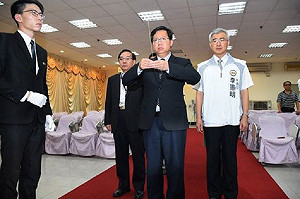 為罹難者捻香 鄭文燦：將心比心全力協助家屬